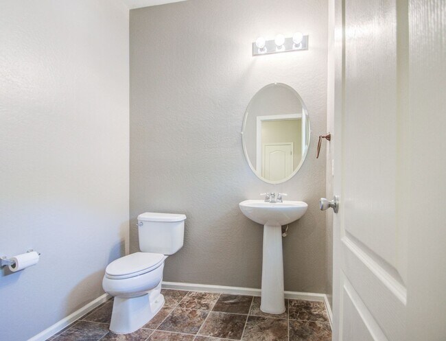 Building Photo - Stunning 3 bed plus Loft in Copper Ranch!