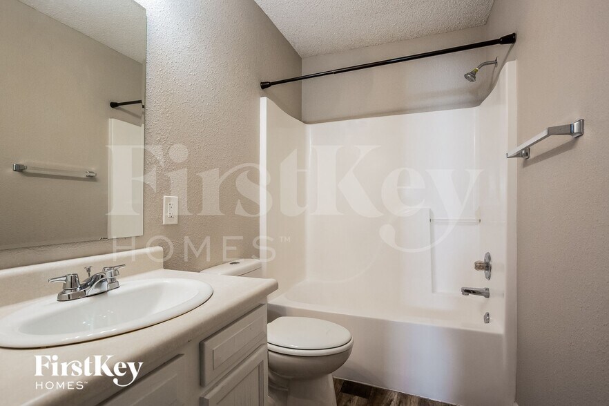 Building Photo - 5967 Liverpool Ln