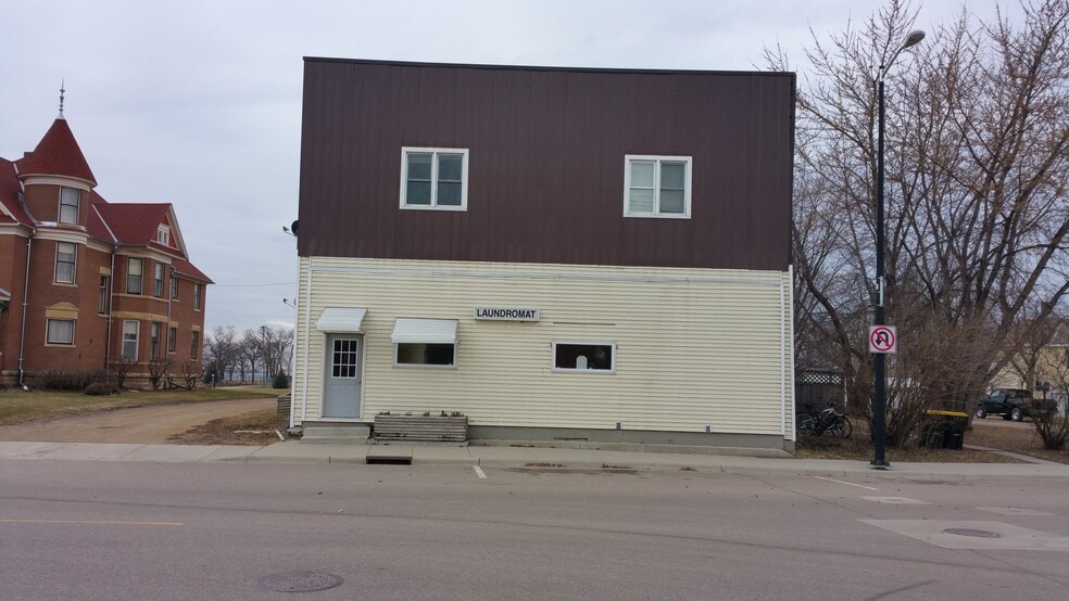 Primary Photo - 401 Main St N