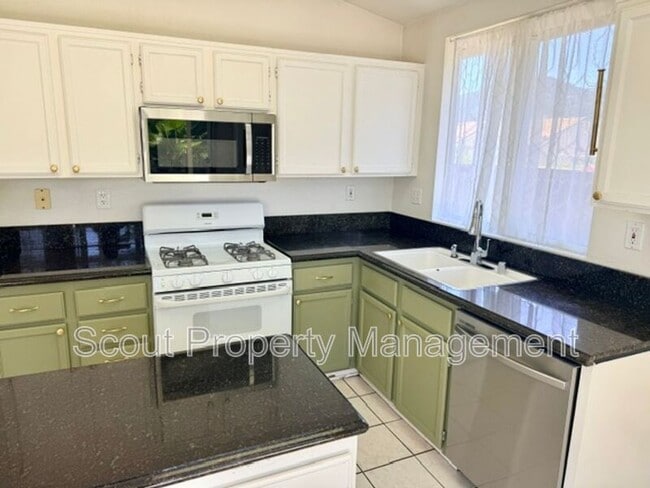 Building Photo - 45369 Tejon Ct