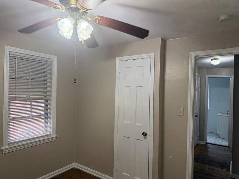 Building Photo - 13677 Cedar Rd