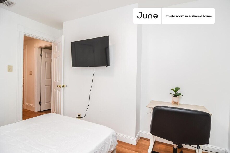 Building Photo - Room in Shared 7 bed/2 bath home in Allston