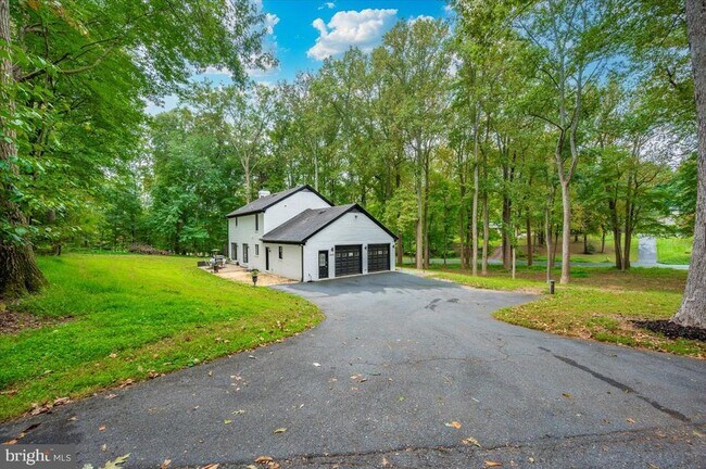 Building Photo - 8225 Hawkins Creamery Rd