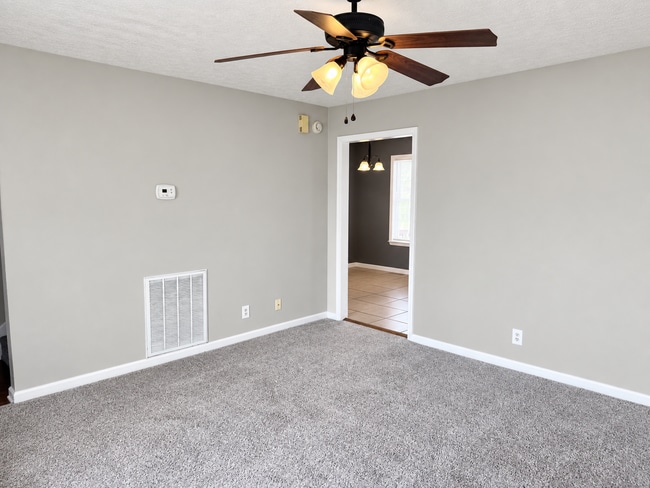 Building Photo - 726 Shetland Dr
