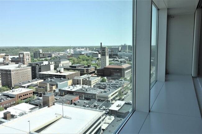 Building Photo - 555 E William St