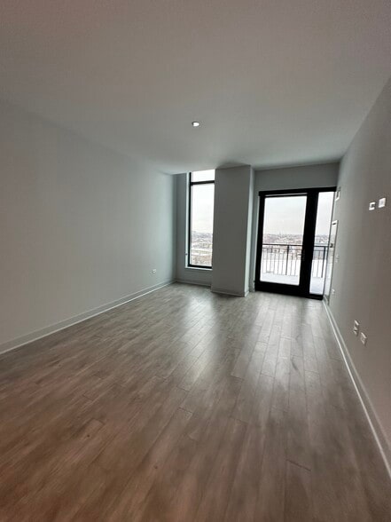 Building Photo - 1025 W Addison St