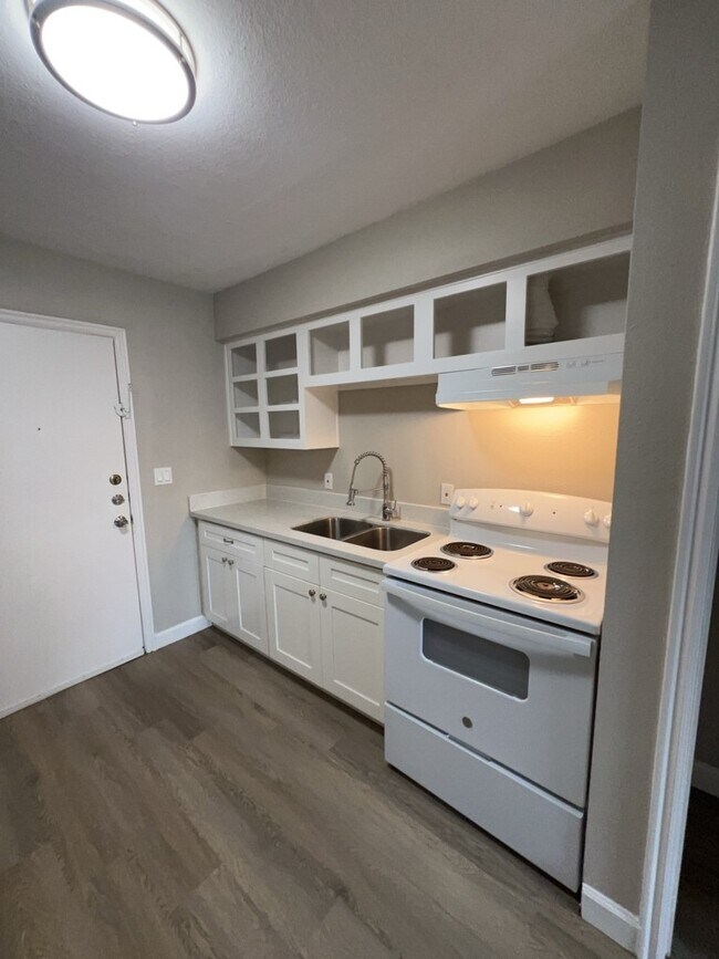 Building Photo - 4402 Tampico St