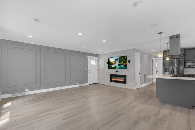 Building Photo - 534 Lawler Ave