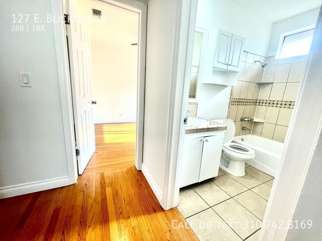 Building Photo - 127 E. Buckthorn-