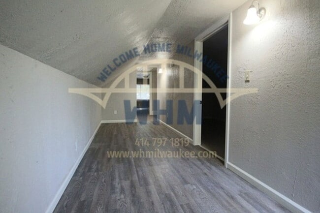 Building Photo - 2470 N 54th St