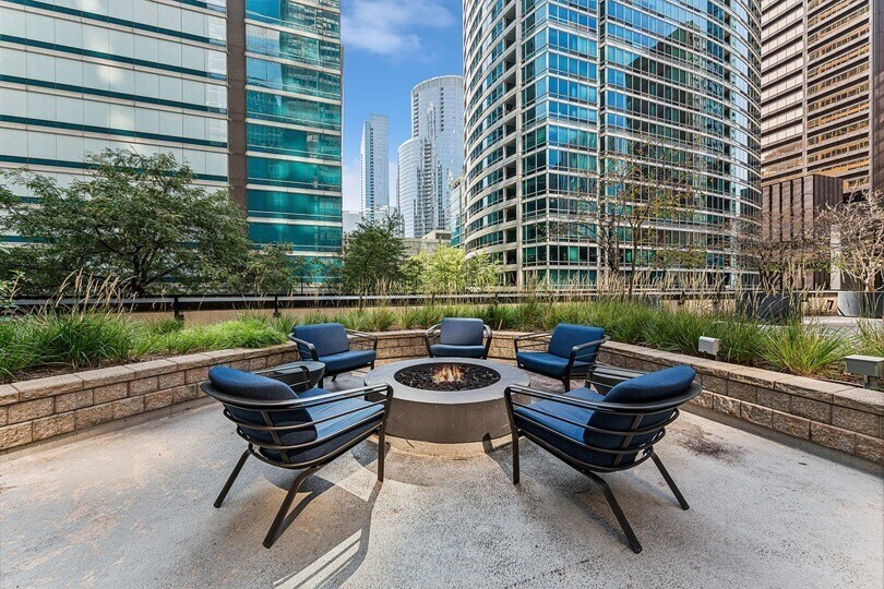 Building Photo - 401 E Ontario St