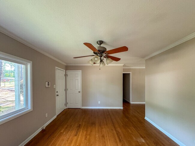 Building Photo - Charming 3 Bed 2 Bath Fayetteville Home with Fenced Yard