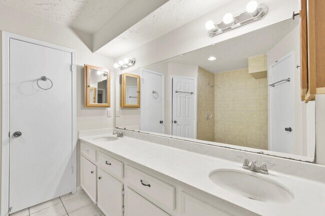 Building Photo - 3735 Pineleaf Dr