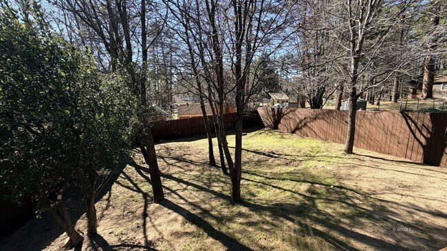 Building Photo - Walk to Town 3 Bedroom Home