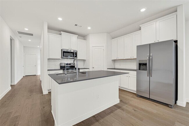 Building Photo - 17123 Bluebonnet Creek Trl