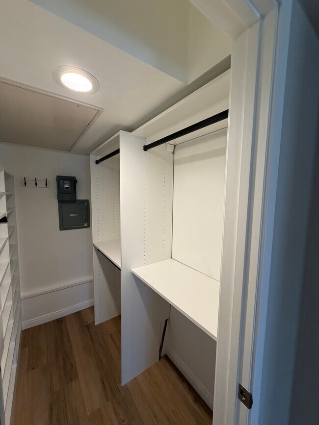 Building Photo - 540 Hawthorn St