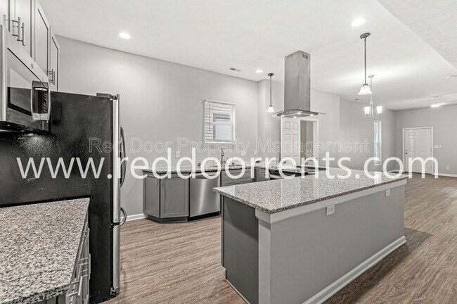 Building Photo - 2345 N Kenwood Ave