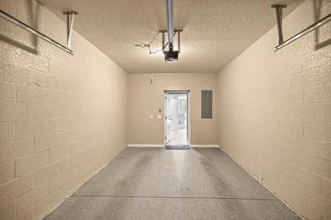 Building Photo - 4555 SW 52nd Cir