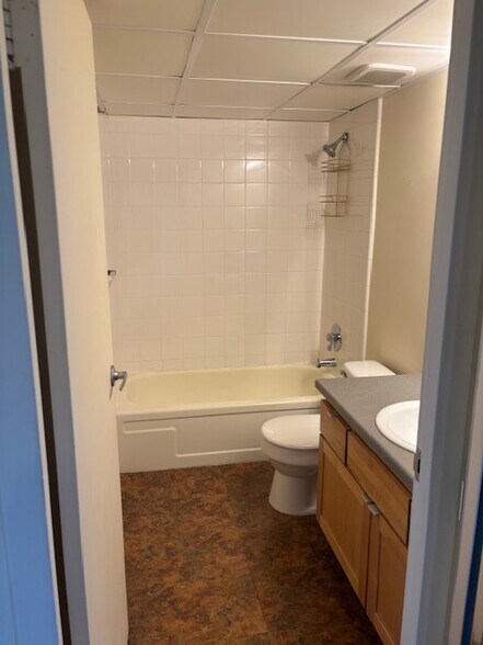 Bathroom - 2225 Buchtel Blvd