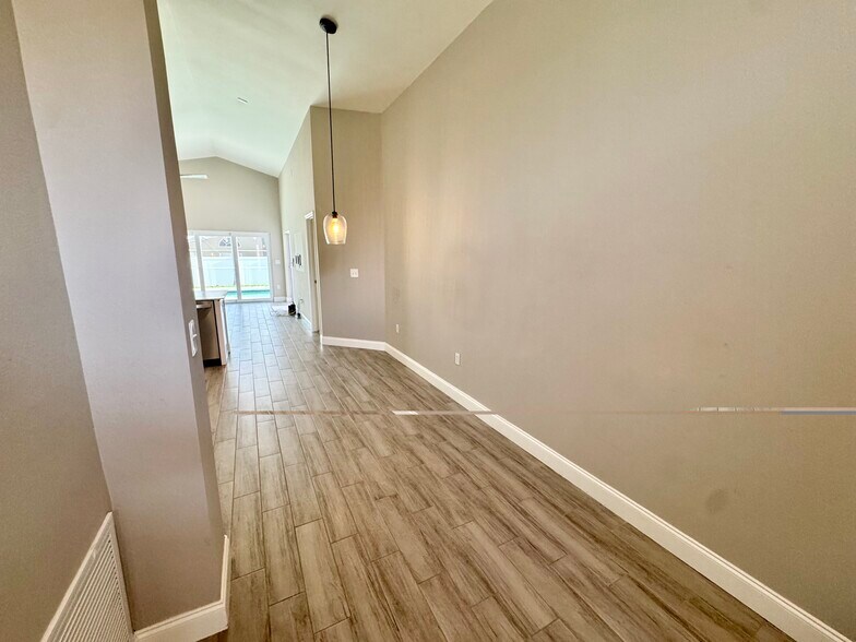 Entry and Dinette - 7902 Canary Palm Ct