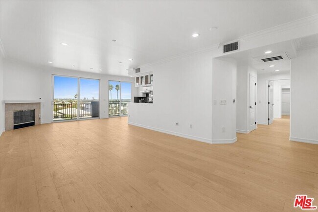 Building Photo - 1450 S Beverly Dr