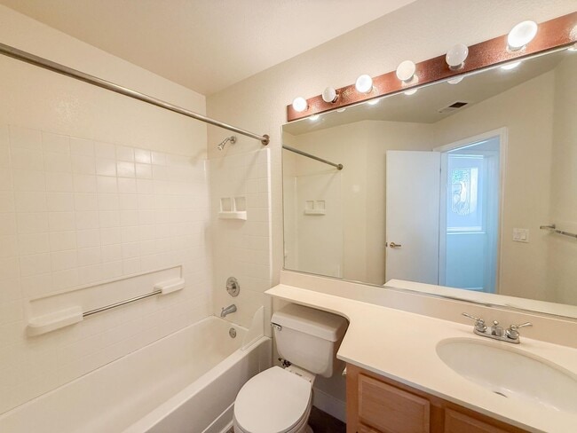 Building Photo - 2527 Baywood Way