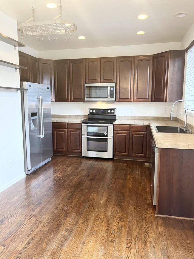 Building Photo - 1327 Graham Cir