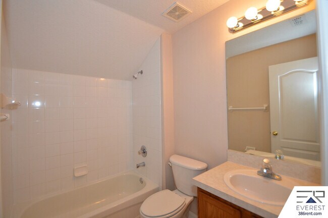 Building Photo - 40 Persimmon Dr