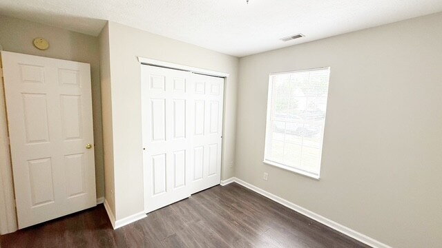 Building Photo - BROWNSBURG 3 BEDROOM/2 BATH HOME AVAILABLE NOW!