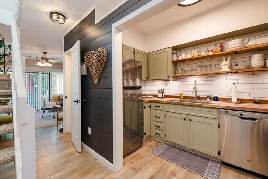 Building Photo - 2806 Suncrest Rd