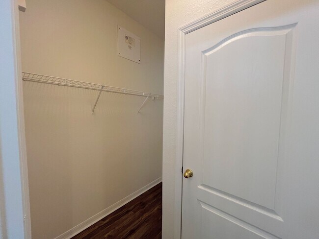 Building Photo - 6410 S Goldenrod Rd