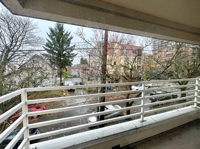 Building Photo - Capitol Hill Condo