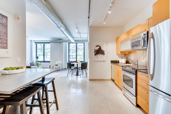 Building Photo - Logan Circle Condo | 2 Bed | 2 Bath | 1,000 Sf | 1 Garage Parking Space