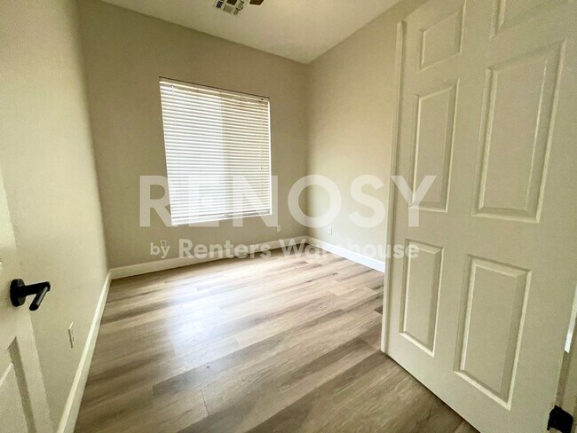 Building Photo - 637 W Citrus Way