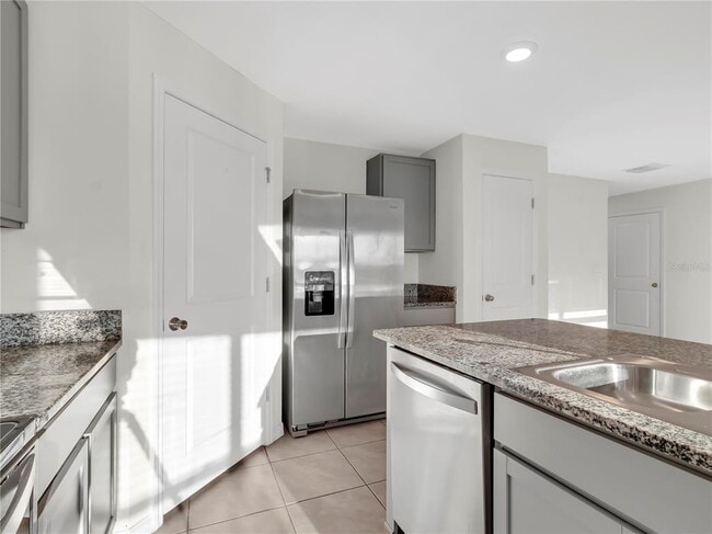 Building Photo - 16645 Mosaic Oar Dr