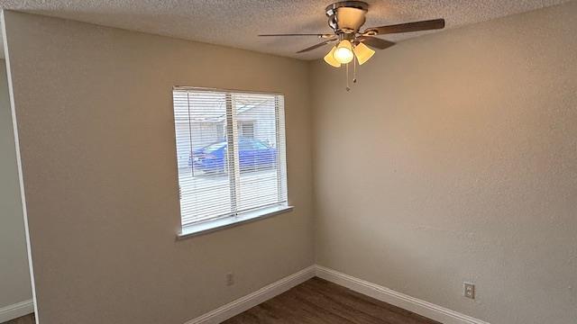 Building Photo - 4517 N Sharon Ave