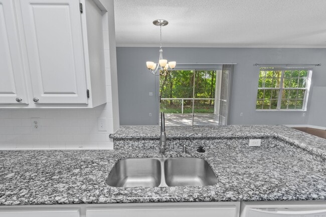 Building Photo - Luxurious 1 Bed / 1 Bath Condo in The Link...