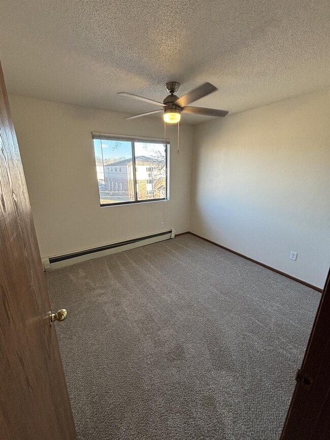 Building Photo - 619 S Johnson-5