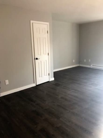 Building Photo - 471 Paxon St