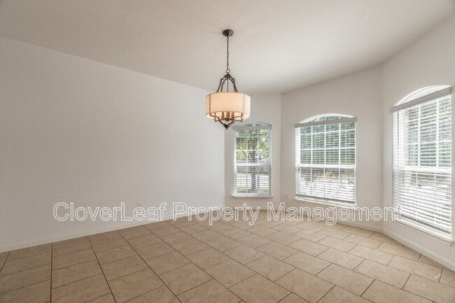 Building Photo - 8003 Oxbow Way