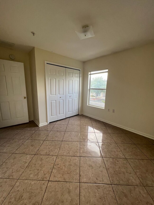 Building Photo - All tiled 3/2 2nd floor condo for rent in ...