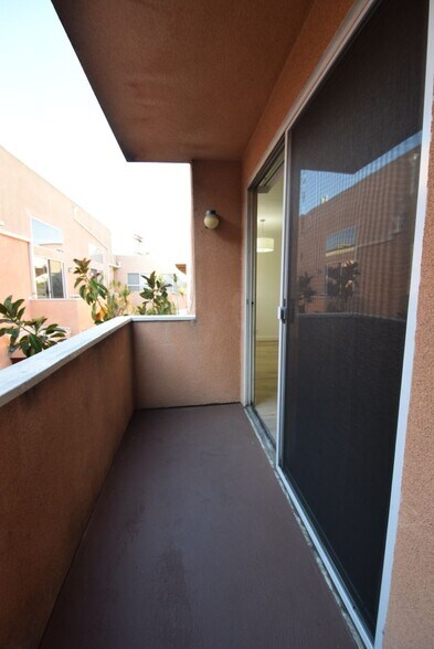 Building Photo - 11107 La Maida St