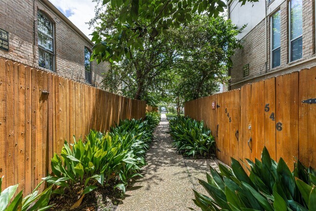 Building Photo - 4633 Wild Indigo St