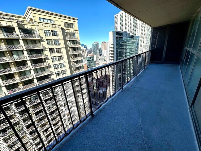 Building Photo - 10 E Ontario St