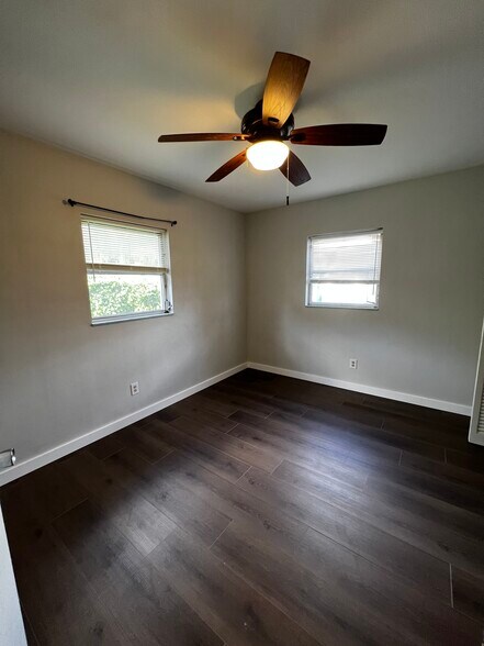 Building Photo - 254 Plumosa Dr