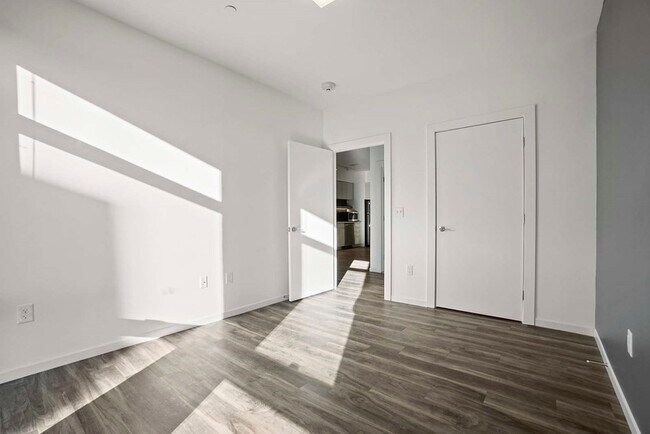Building Photo - 841 Beacon St