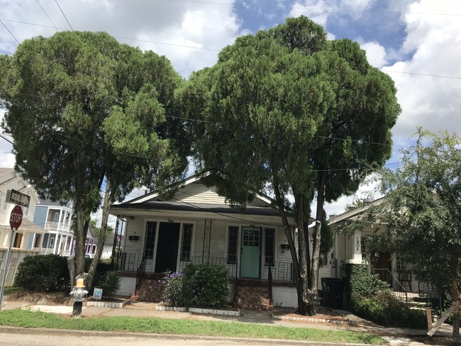 Primary Photo - 1802 Cambronne St