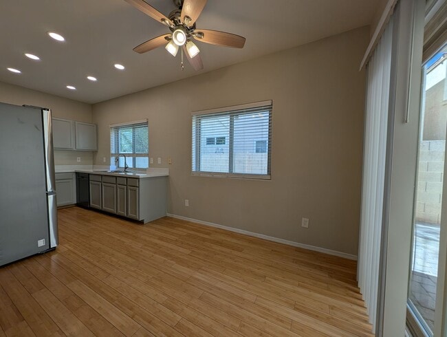 Building Photo - 2 Bedroom Townhome in the Stone Gate Commu...