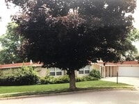 Building Photo - Beautiful single level home with fenced back yard