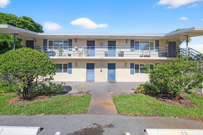 Primary Photo - 821 Lighthouse Dr